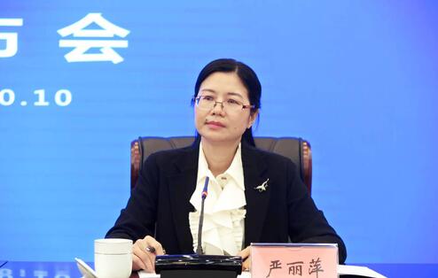 嚴(yán)麗萍簡(jiǎn)歷：廣西自治區(qū)檢察院副檢察長(zhǎng)嚴(yán)麗萍，曾任南寧市委常委、統(tǒng)戰(zhàn)部部長(zhǎng)
