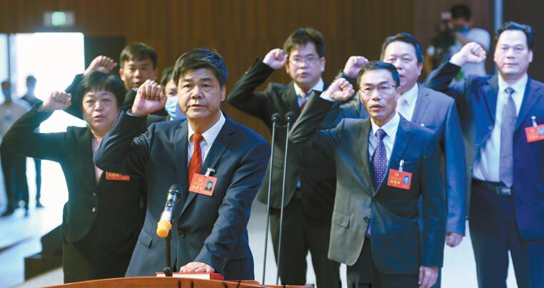 劉志明當(dāng)選北海市人大主任，李海文當(dāng)選副主任，馬南萍當(dāng)選北海市監(jiān)委主任（簡歷）