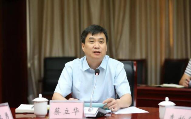 蔡立華簡歷：柳州市委常委、紀(jì)委書記蔡立華，曾任百色市委常委、紀(jì)委書記，北海市委常委、組織部部長