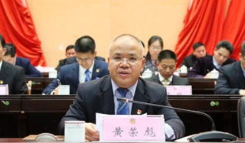 黃榮彪簡(jiǎn)歷：河池宜州新區(qū)常務(wù)副主任黃榮彪，曾任河池市商務(wù)局局長、環(huán)江縣委書記