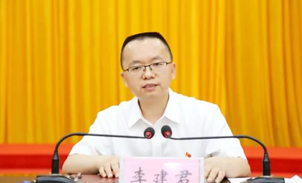 李建君簡(jiǎn)歷：河池市都安縣委書記李建君，曾任廣西紀(jì)委監(jiān)委辦公廳主任、賀州市委副秘書長(zhǎng)