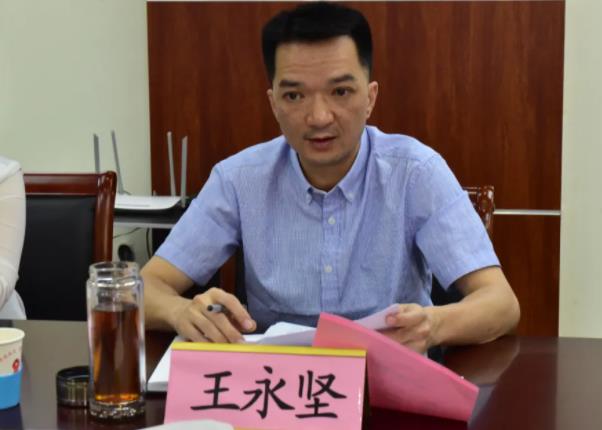 王永堅(jiān)簡歷：玉林市興業(yè)縣委副書記、縣長王永堅(jiān)，曾任玉林市發(fā)改委副主任，玉州區(qū)委常委、常務(wù)副區(qū)長
