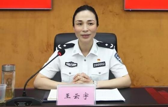 王云宇簡(jiǎn)歷：柳州市公安局黨委副書記、政委王云宇，曾任廣西公安廳友誼關(guān)口岸簽證處主任