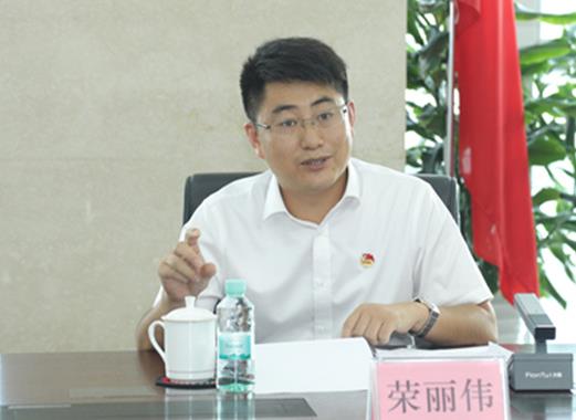 榮麗偉簡(jiǎn)歷：共青團(tuán)廣西區(qū)委副書(shū)記榮麗偉，曾任廣西柳工集團(tuán)黨委宣傳部部長(zhǎng)