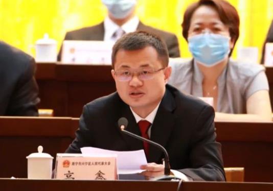 高鑫簡歷：南寧市興寧區(qū)委書記高鑫，曾任南寧市紀委副書記，宜州區(qū)委常委、組織部部長