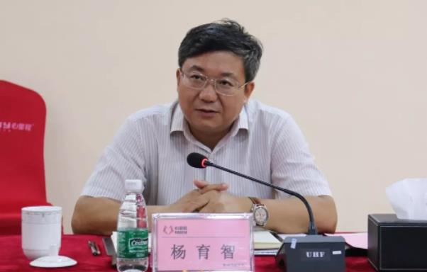 楊育智簡歷：北部灣銀行副董事長、行長楊育智，曾任賀州市委常委、統(tǒng)戰(zhàn)部部長、副市長