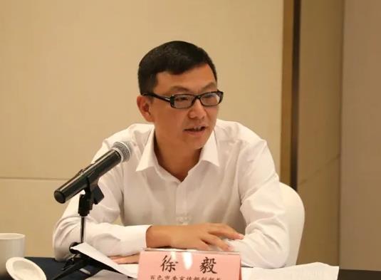徐毅簡歷：百色市田陽區(qū)委副書記徐毅被查雙開，曾任百色市委宣傳部副部長，江州區(qū)委常委、宣傳部部長、副區(qū)長