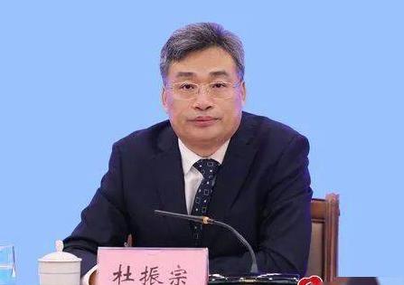杜振宗簡(jiǎn)歷：廣西衛(wèi)健委主任杜振宗，曾任南溪山醫(yī)院院長(zhǎng)、桂林醫(yī)學(xué)院二附院副院長(zhǎng)
