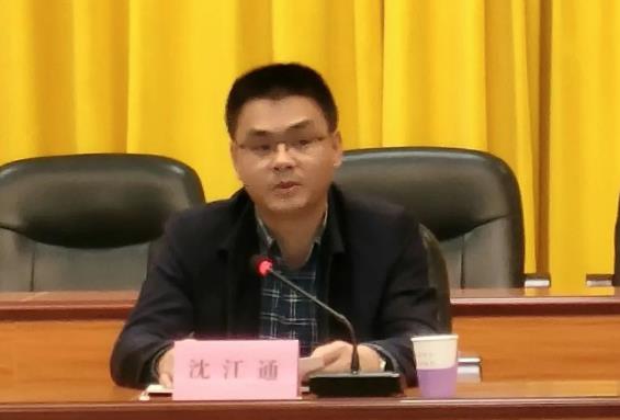 沈江通簡歷：柳州市融水縣委原常委、常務(wù)副縣長沈江通，曾任北部生態(tài)新區(qū)副主任