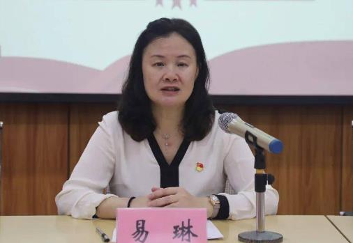 易琳簡(jiǎn)歷：桂林市僑聯(lián)主席易琳，曾任桂林市民政局副局長(zhǎng)